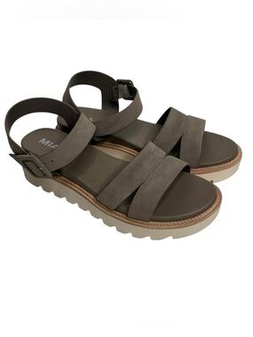 MIA Gray Taupe Strappy Faux Suede Platform Sandals NWOT $55